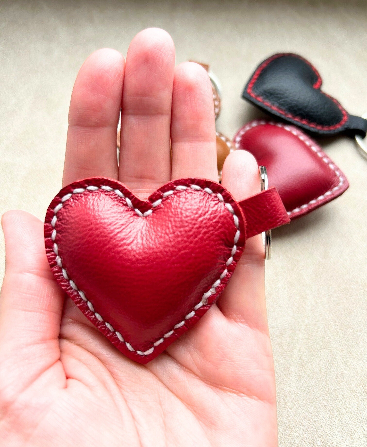 【関税込み】Bou Heart Keyring - Ganni - Leather - Red Leather Heart Keychain, Leather Heart Keyring, Small