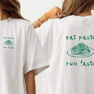 T-shirt eat pasta run fasta, t-shirt unisexe, baby tee vêtements de l'an 2000, haut tendance, chemise rétro, t-shirt années 90, style y2k image 2