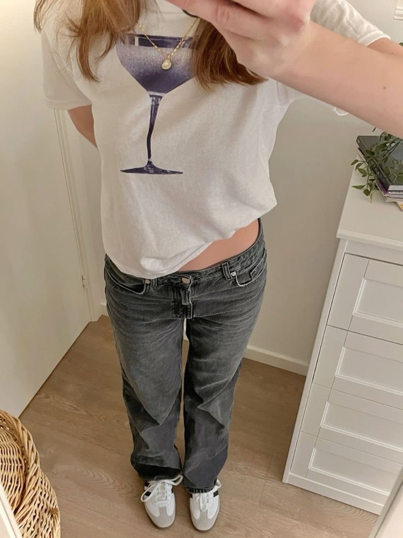 Camiseta de cóctel azul bebé, camiseta de martini, ropa del año 2000, top de moda, camisa retro, camiseta de los años 90, estocolmo blanco estilo y2k imagen 3