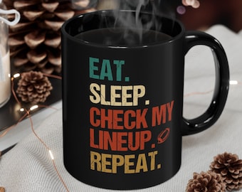 Fantasy Football stor kaffekopp, normal storlek 340 g. Fantasy Football-mugg, Eat Sleep Check My Lineup Repeat-mugg, Fantasy Football Draft-mugg