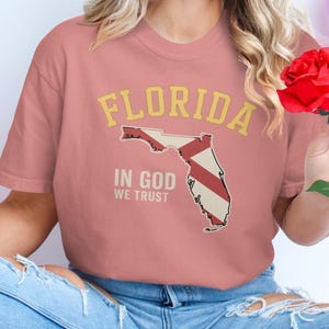 Camiseta Comfort Colors de Florida, camiseta In God We Trust, diseño único del mapa de Florida, camisa elegante de Florida, ropa Florida Pride