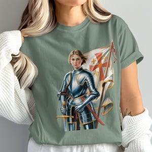 Comfort Colors T-Shirt, Heilige Jeanne d&#39;Arne Design, Perfektes katholisches Geschenk, traditionelle katholische Kleidung, katholisches Glaubenshemd