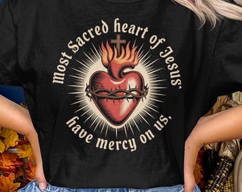 Camiseta con colores reconfortantes del Sagrado Corazón de Jesús, camiseta de santo católico, regalo católico único, camiseta con consuelo espiritual