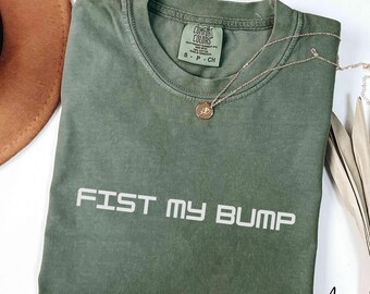 Camiseta Fist My Bump, camisetas para fans de la ciencia ficción, camisetas para amantes de la ciencia y camisetas de cuello redondo