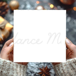 Quadratische Karte Mockup 15x15, Herbst, Weihnachten, Hände halten Karte Mockup, Einladungskarte Einladen Grußkarte, Transparente Karte, Weihnachtskarte