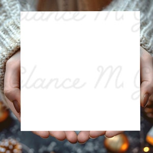 Quadratische Karte Mockup 15x15, Herbst, Weihnachten, Hände halten Karte Mockup, Einladungskarte Einladen Grußkarte, Transparente Karte, Weihnachtskarte