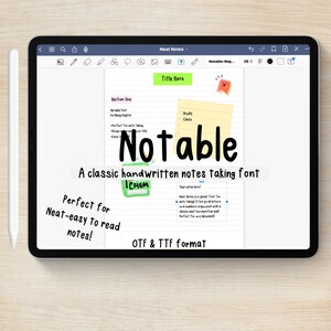 Puede incluir: Una tableta digital muestra la fuente de escritura a mano "Notable" para tomar notas. La pantalla muestra texto y gráficos, incluyendo "Title Here", "ICHEM" y "OTF & TTF format". Un lápiz óptico descansa en el lado izquierdo.