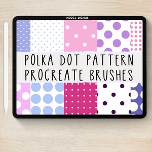 Op de afbeelding: Een digitaal tabletscherm met een set van negen stippenpatronen in verschillende kleuren, waaronder roze, blauw, paars en zwart. De tekst "POLKA DOT PATTERN PROCREATE BRUSHES" wordt op het scherm weergegeven.