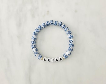 TODAS LAS GANANCIAS SE DONAN Pulsera con nombre personalizado, pulsera de cuentas de porcelana azul, pulsera de cuentas de porcelana azul de cerámica, pulsera de cuentas florales