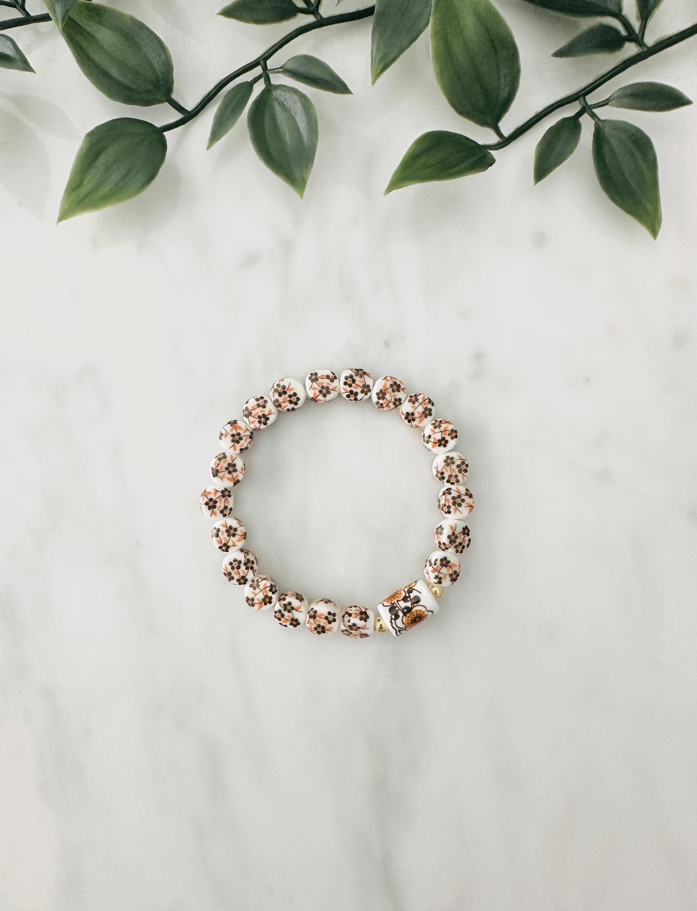 TODAS LAS GANANCIAS DONADAS Pulseras de cuentas florales de porcelana hechas a mano con detalles dorados Pulsera estilo amistad