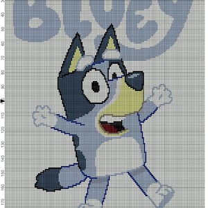 Può includere: Immagine pixelata del personaggio dei cartoni animati Bluey, un cane da pastore australiano. L'immagine è composta da piccoli quadrati nei toni del blu, bianco, nero e giallo. La parola "Bluey" è scritta sopra il personaggio.