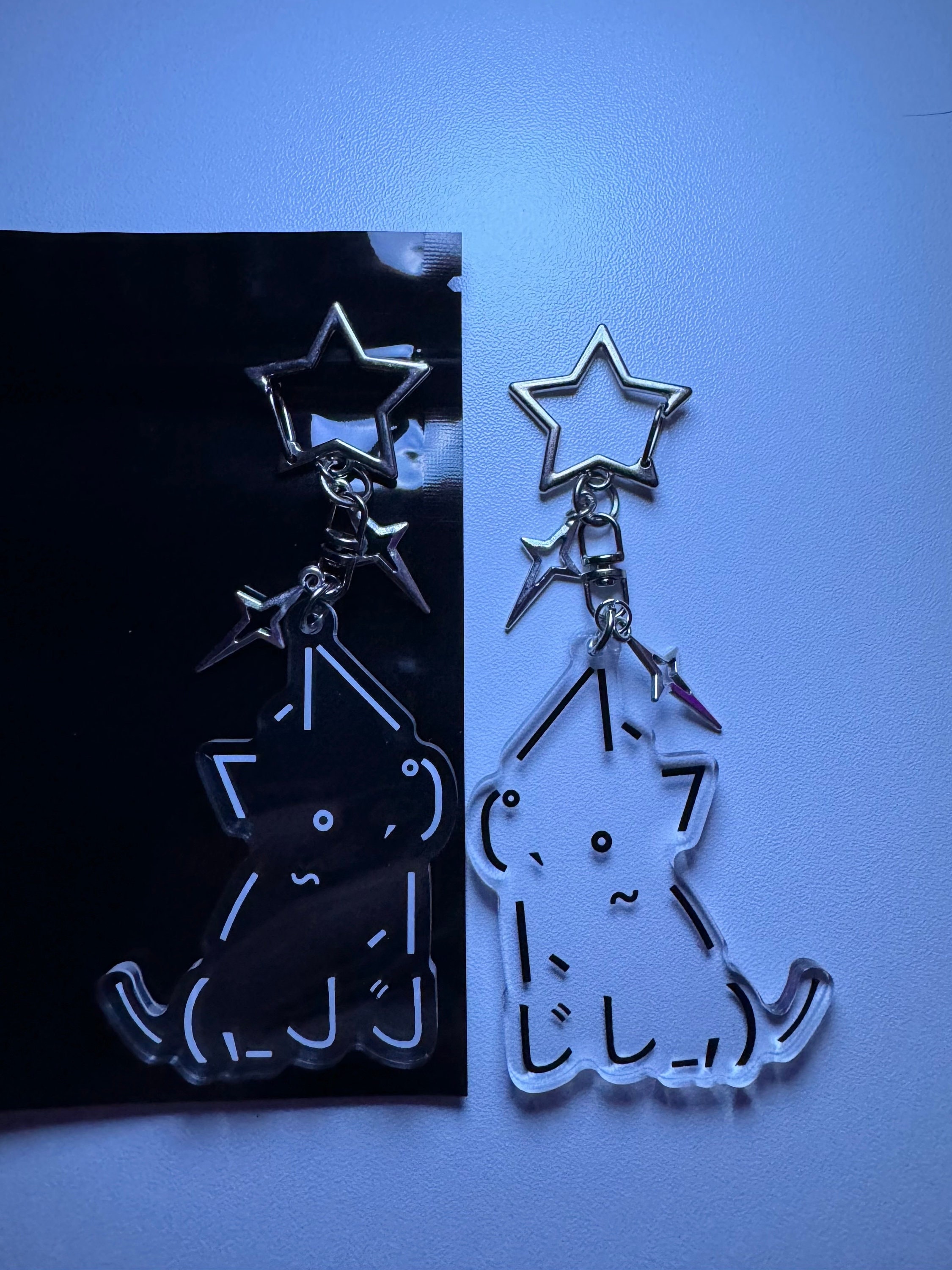 Llavero con forma de estrella ASCII de gatito digital
