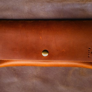 Cartera larga de piel de plena flor: elegante y atemporal, esencial para la mujer, gana carácter con la edad, regalo perfecto