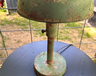 Lampe de table rustique bombée