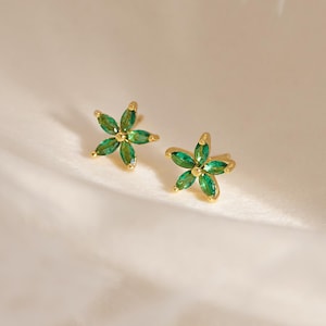 Dainty Flower Birthstone Earrings, Family Birthstone Stud Earrings, Family Gifts for Grandma, Mothers Earrings, Birthstone Gifts for Her/Mom