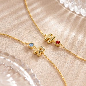 Gepersonaliseerde armband met geboortesteen en initialen, armband op maat met geboortesteen, gouden armband voor mama, verjaardagscadeau, kerstcadeau voor haar