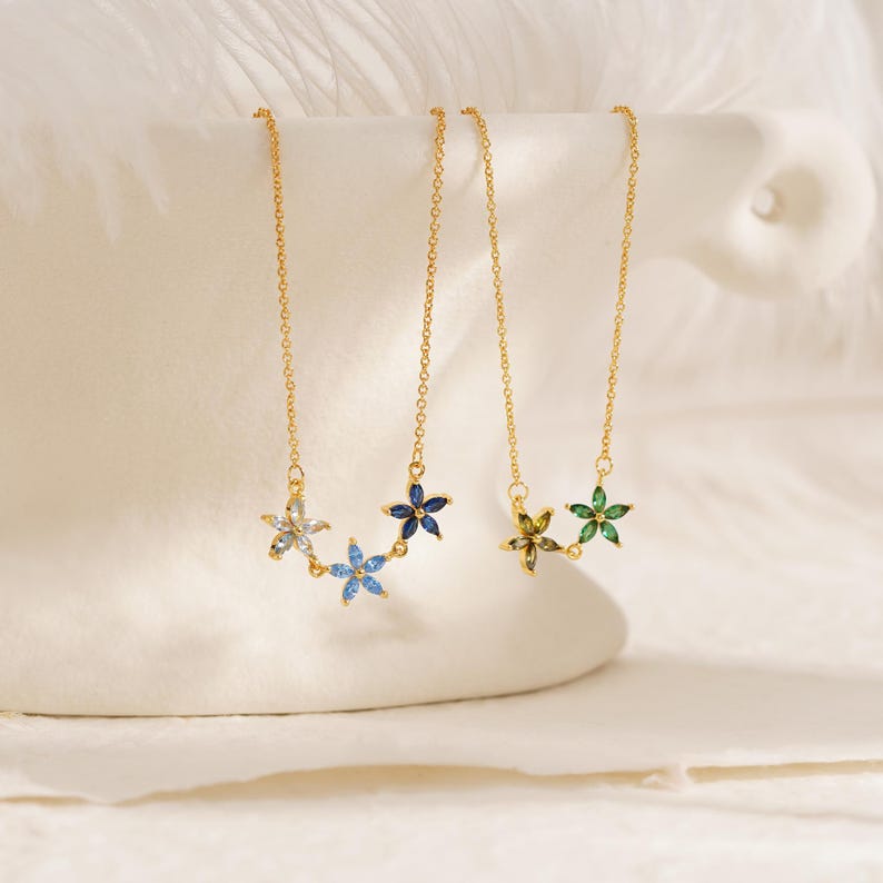 Dainty Flower Birthstone Necklace, Custom Family Birthstone Necklace, Floral Birthstone Pendant, Birthday Gifts for Grandma, Christmas Gifts