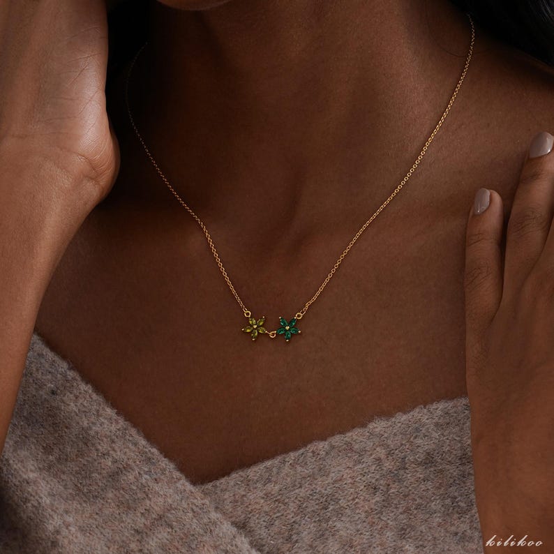 Dainty Flower Birthstone Necklace, Custom Family Birthstone Necklace, Floral Birthstone Pendant, Birthday Gifts for Grandma, Christmas Gifts