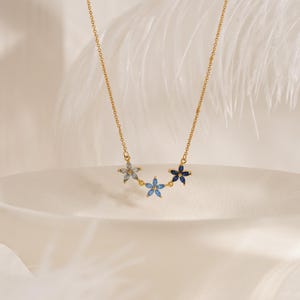 Dainty Flower Birthstone Necklace, Custom Family Birthstone Necklace, Floral Birthstone Pendant, Birthday Gifts for Grandma, Christmas Gifts