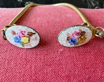 Clip para cárdigan/suéter con diseño de flor pastel vintage sobre esmalte guilloché blanco - Pintado a mano
