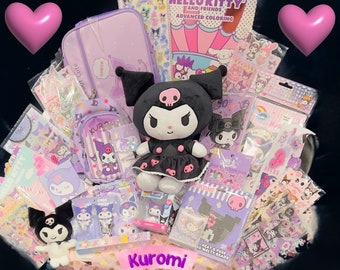 Mega Kuromi Mystery Box avec de la papeterie et d'autres objets sympas !!