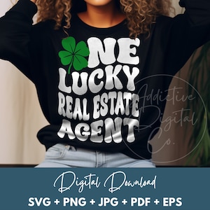 Puede incluir: Sudadera negra con el texto blanco "ONE LUCKY REAL ESTATE AGENT" y un trébol verde. Las palabras "Digital Download" están debajo, junto con las opciones de tipo de archivo.