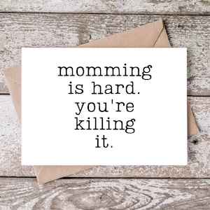 Tarjeta imprimible del Día de la Madre 5x7, Mamá es difícil, lo estás matando Cita, Regalo para mamá primeriza, Descarga instantánea PDF, Tarjeta divertida de nueva mamá