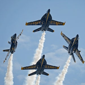 The Diamond Break - U.S. Navy Blue Angels - Lakeland, FL
