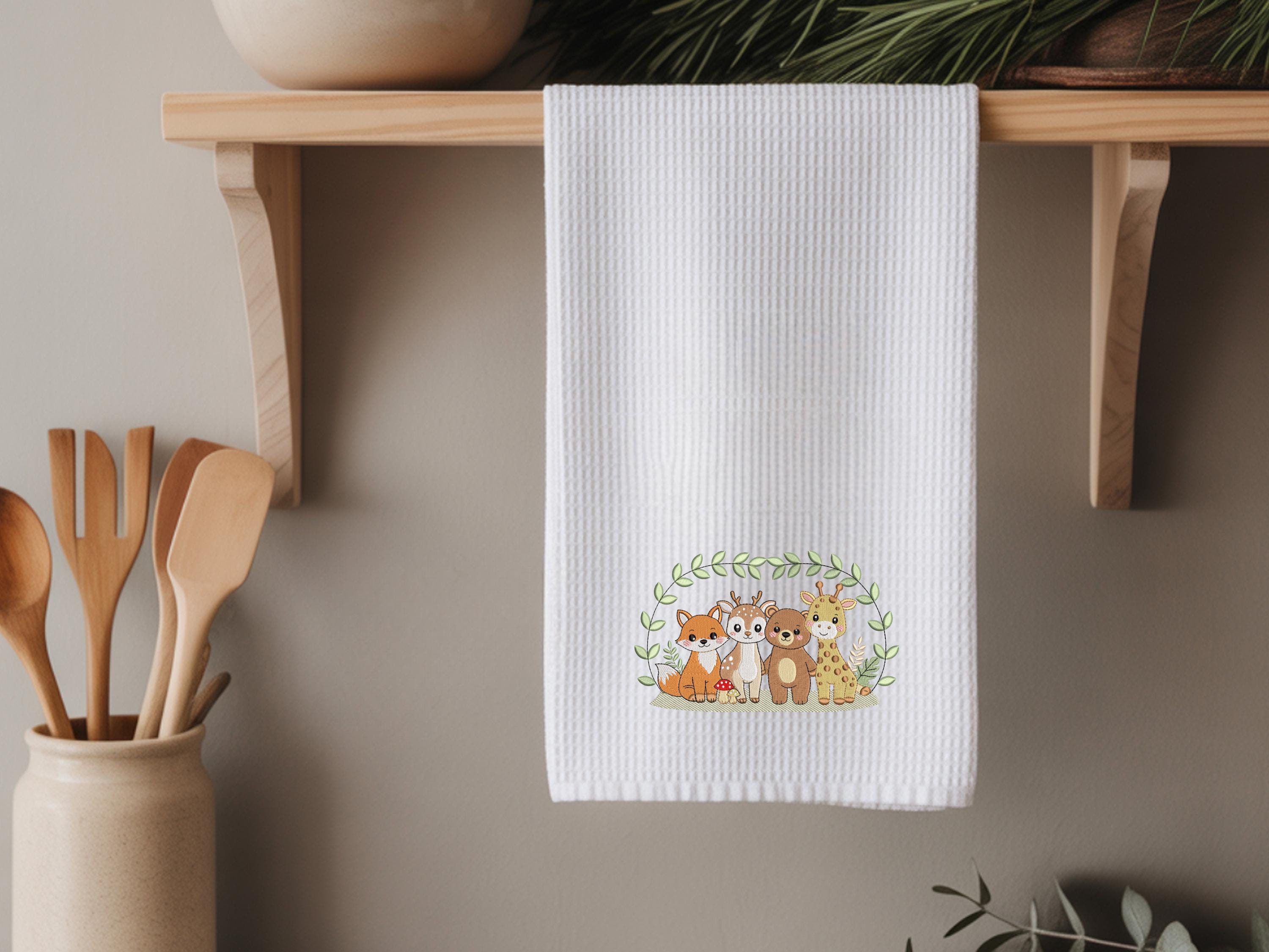 Woodland Animals Embroidery Design, Fox Deer Bear Giraffe Wreath ...