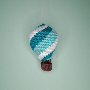 No sew pattern for amigurumi spiral hot air balloon for baby mobile or nursery decor or as a babyshower gift