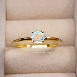Natural Rainbow Moonstone Solitaire Engagement Ring, Round Cut Blue Fire Moonstone, Handmade Ring for Women, Silver Rings for Her, Gift Ring