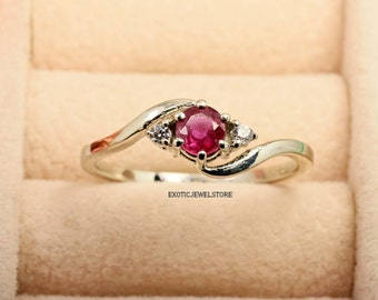 Rubin Solitär Versprechen Ring, Zierlicher Roter Rubin Designer Ring, Juli Geburtsstein, Eleganter Ring für Sie, Handgemachter Schmuck, Geschenke