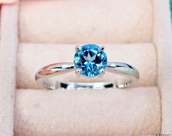 Echter Schweizer Blautopas Solitär Ring, Rundschliff Natürlicher Topas Ring, Blauer Edelstein November Birthstone Handgemachter Sterling Silber Ring