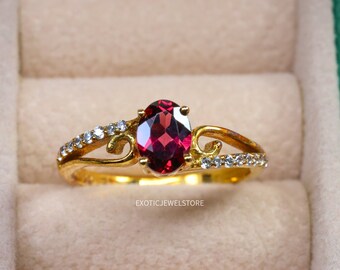 14k gouden ring met rode granaat, ovale edelsteenbeloftering