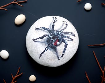 Spider Acrylic Painting on Stone - Realistic  Pebble Art, Bemalte Steine