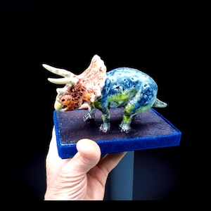 Triceratops Dinosaurier Skulptur - Handgefertigtes prähistorisches Dekor, Dinosaurier Statue, Geschenk für Dino-Liebhaber