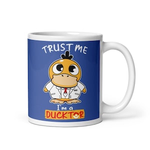 Confía en mí, soy una taza de café Ductor Psyduck - Regalo divertido para fanáticos de Pokémon, médicos y entusiastas de Psyduck, regalo para ella, amigo, trabajo