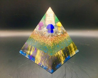 Pilz Berg Orgonit Pyramide