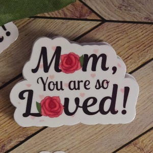 Vous êtes tellement aimé - Sticker de gratitude pour maman | Sticker belle rose pour maman | Cadeaux pour elle | autocollant fête des mères | Petits cadeaux pour maman