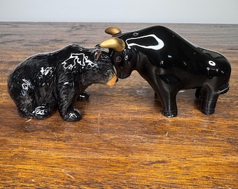 NIB Bear and Bull Magnetic Salt and Pepper Shakers