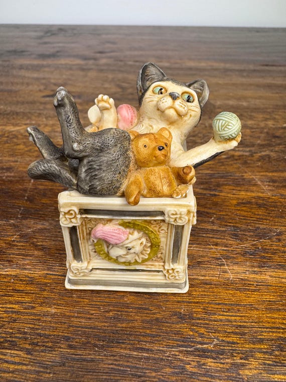 Harmony Kingdom "Courtenay" Cat Trinket Box
