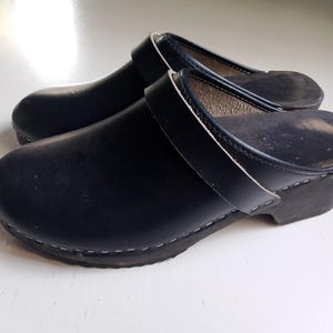 Svenska vintageträskor i läder från Y2k, klassiska träslip-ins i 70-talsstil, EU 38