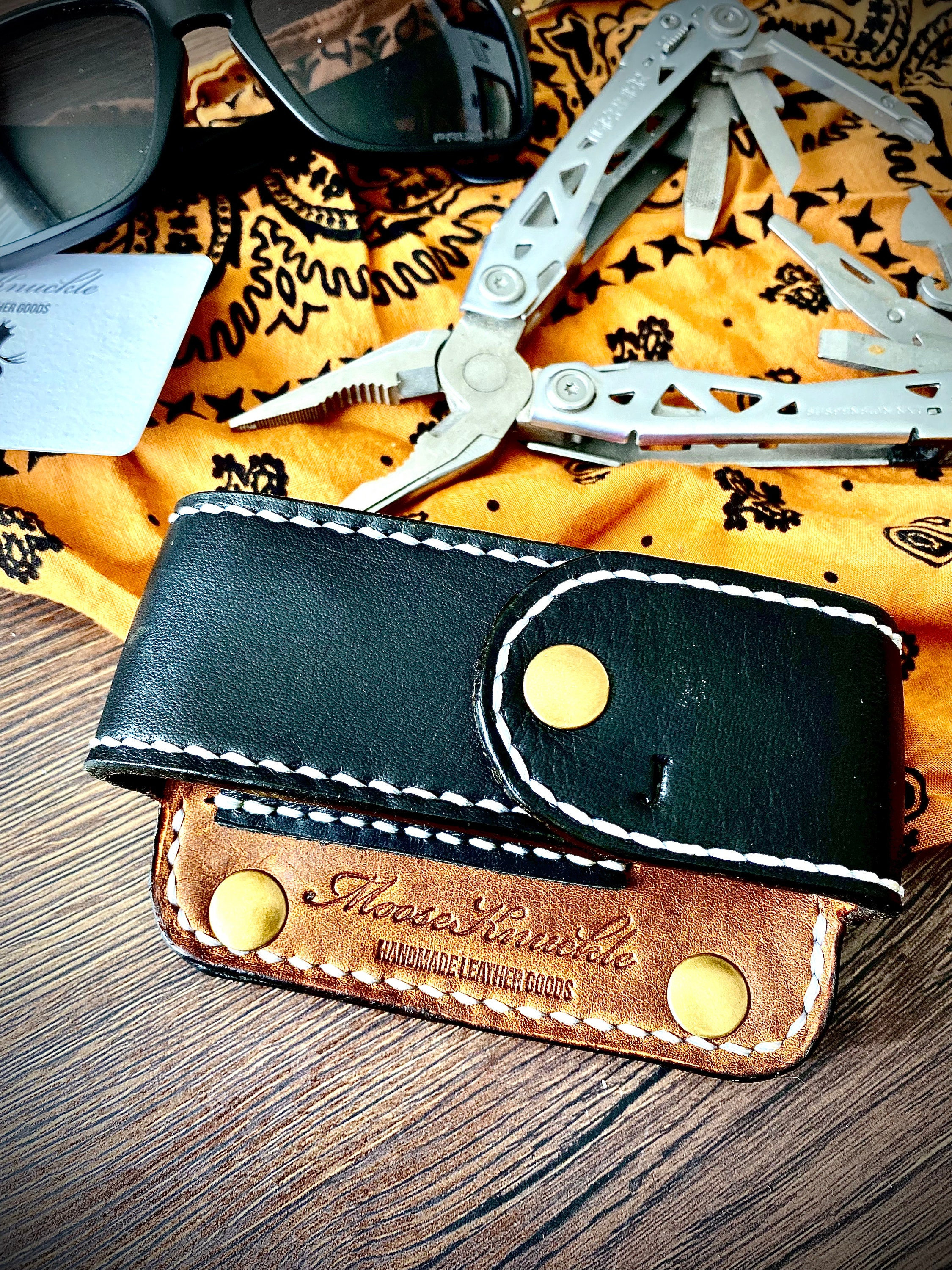 Funda multiherramienta de cuero. (La "Hickok")