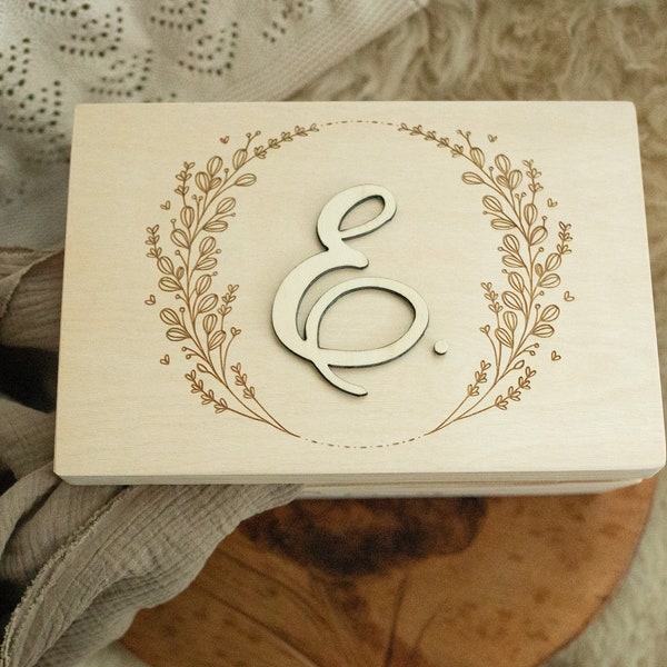 Boîte à souvenir en bois avec nom 3D,  cadeau de naissance personnalisé, Souvenir personnalisé nouveau-né, Boîte à souvenir bébé, fleurs