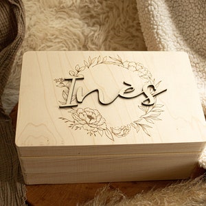 Wooden baby memory box with 3D name, personalized birth gift, personalized newborn souvenir, baptism, flower motif,