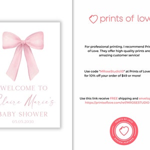 K&ouml;nnte beinhalten: Eine rosa Aquarell Schleife auf wei&szlig;em Hintergrund. Der Text "WELCOME TO Claire Marie's BABY SHOWER 05.05.2030" befindet sich unter der Schleife.