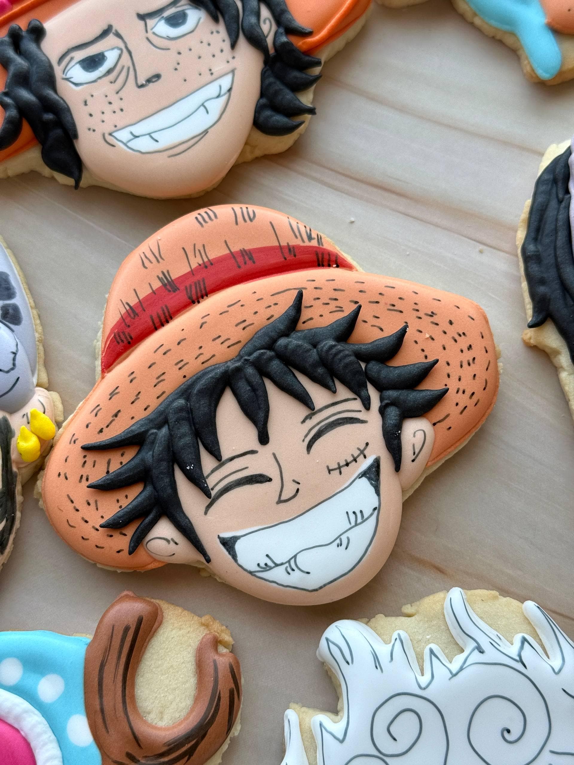 カスタムワンピースクッキー - 名前と年齢入りアニメシュガークッキー