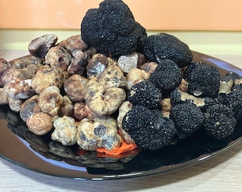 Black and whitish truffles for personal consumption in one package