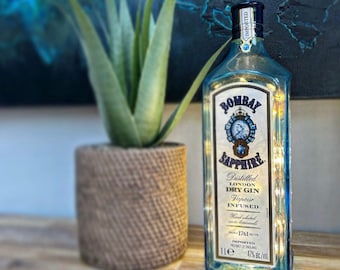 La luz de la botella de ginebra Bombay: la forma perfecta de demostrar tu amor por la ginebra