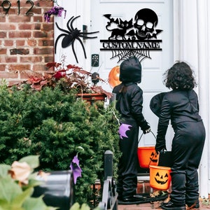 Kundenspezifische Halloween-Metallwandkunst, personalisiertes Halloween-Metallschild, Kundenspezifische gruselige Nachname-Wandkunst, modernes Housewarminggeschenk
